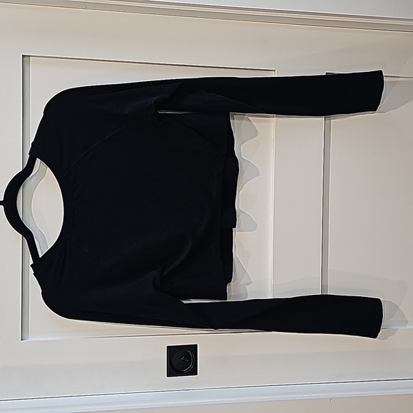 EUC Free People Movement black crop long sleeve workout top size M/L - Picture 4 of 6